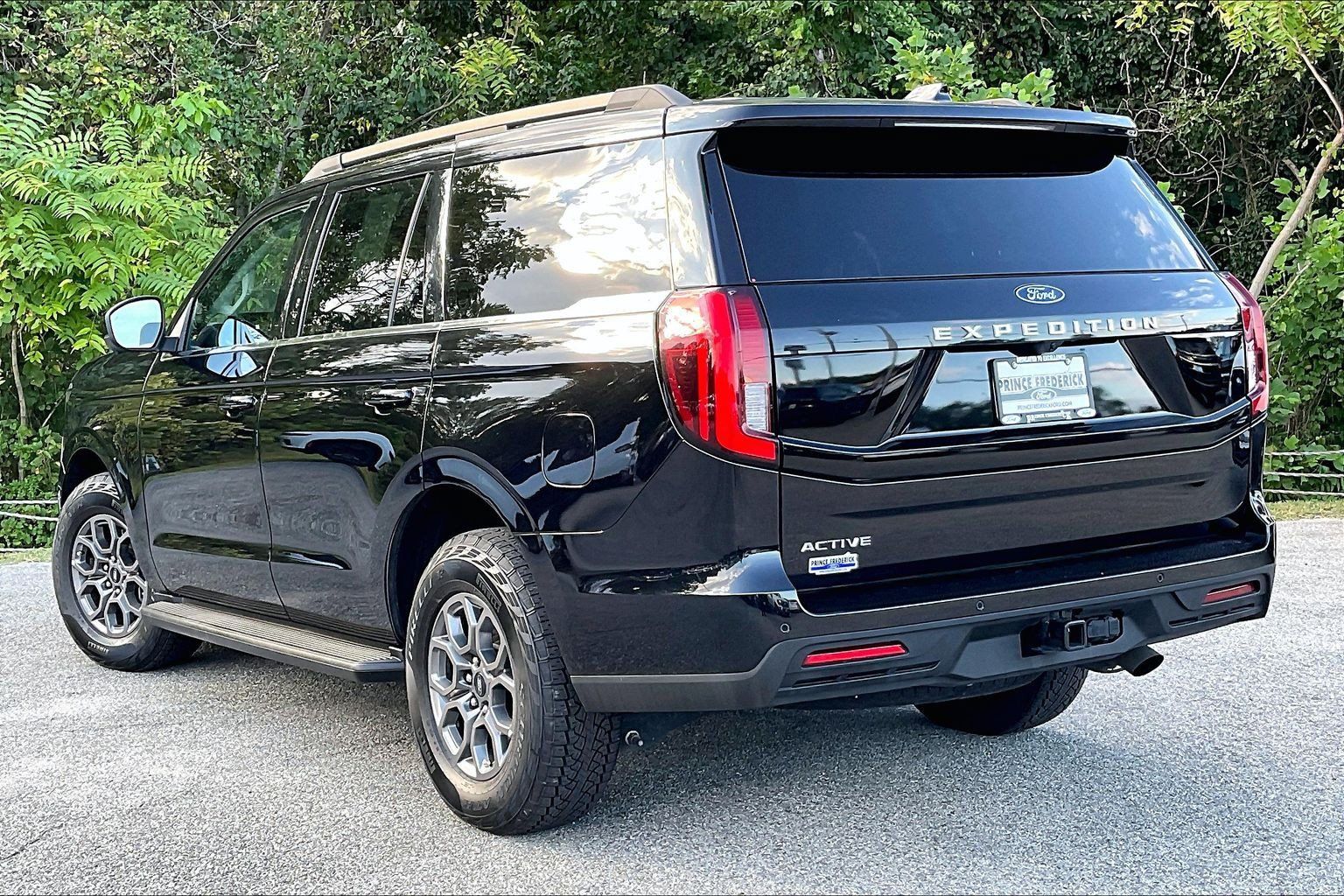 Used 2025 Ford Expedition Active AWD/4WD image 12