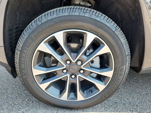Certified 2022 Jeep Grand Cherokee Overland w/ Luxury Tech Group IV AWD/4WD image 16