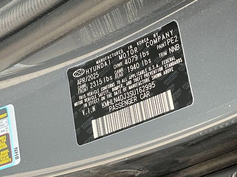 Used 2025 Hyundai Elantra Limited image 28