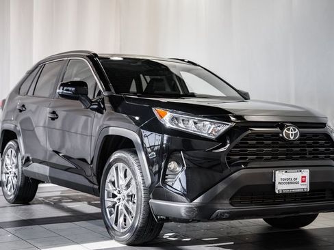 Used 2020 Toyota RAV4 XLE Premium image 1