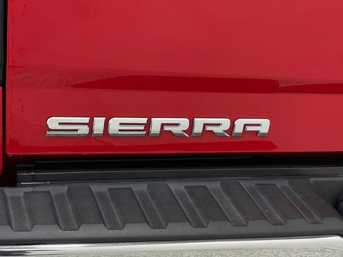 Used 2018 GMC Sierra 1500 SLT w/ SLT Premium Package image 39