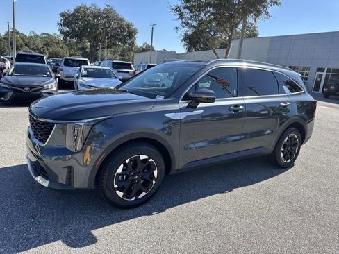 Used 2024 Kia Sorento S image 5
