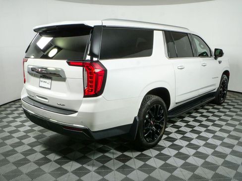 Used 2023 GMC Yukon XL SLT AWD/4WD image 3