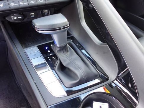 Used 2023 Hyundai Elantra Limited image 19