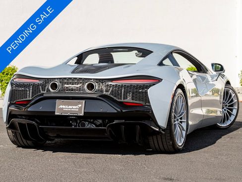 Used 2025 McLaren Artura RWD image 7