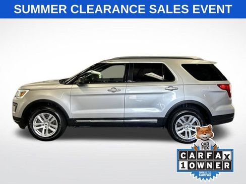 Used 2018 Ford Explorer XLT AWD/4WD image 2