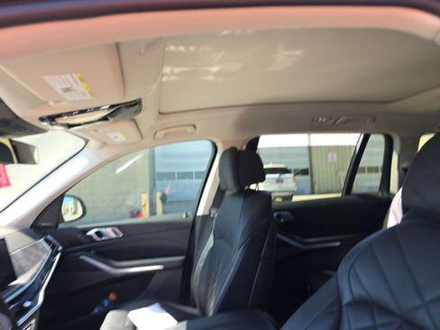 Used 2023 BMW X7 xDrive40i w/ Premium Package image 14