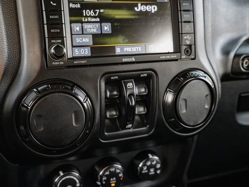 Used 2017 Jeep Wrangler Unlimited Rubicon image 22