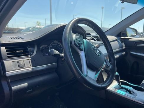 Used 2014 Toyota Camry SE w/ Moonroof Package image 9