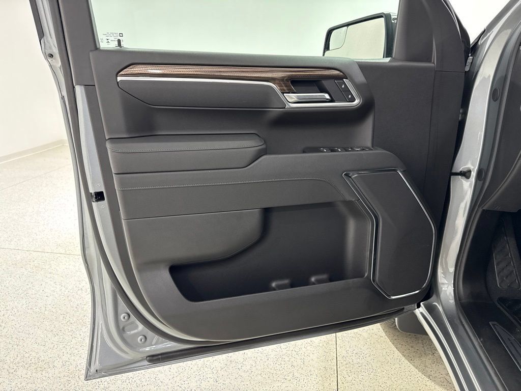 Used 2026 Chevrolet Silverado 1500 LT w/ Leather Package RWD image 21