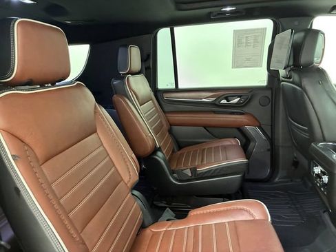 Used 2023 GMC Yukon XL Denali Ultimate AWD/4WD image 16