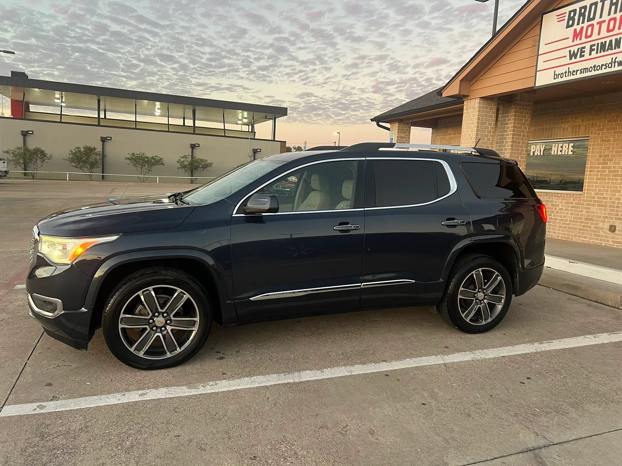 Used 2019 GMC Acadia Denali w/ Technology Package AWD/4WD image 5