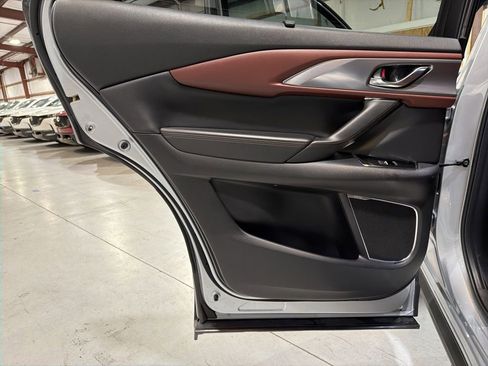 Used 2018 MAZDA CX-9 Signature image 36