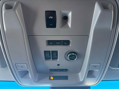 Used 2017 GMC Yukon Denali image 33