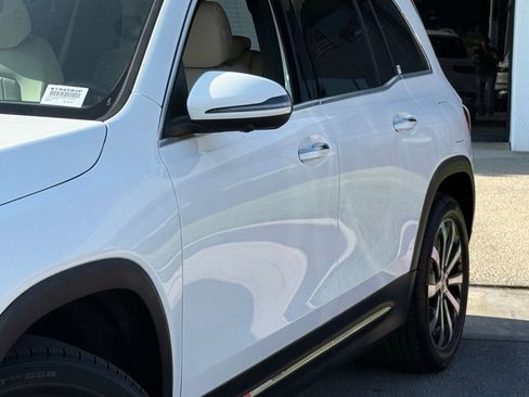 Used 2022 Mercedes-Benz GLB 250 w/ Premium Package Lite image 4