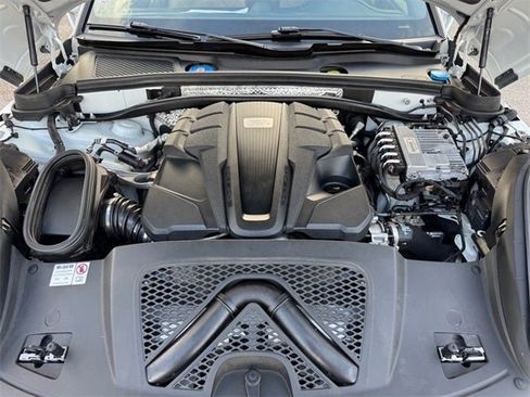 Used 2024 Porsche Macan S image 12