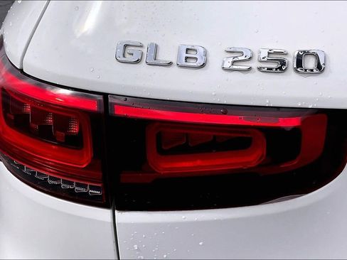 Used 2020 Mercedes-Benz GLB 250 4MATIC image 25