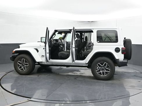 Used 2025 Jeep Wrangler Unlimited Sahara AWD/4WD image 56