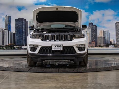 Used 2022 Jeep Grand Cherokee Limited image 4