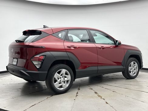 Used 2024 Hyundai Kona SE image 5