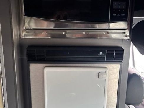 Used 2022 Mercedes-Benz Sprinter 2500 image 12