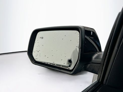 Used 2023 GMC Acadia SLE w/ Driver Convenience Package image 16