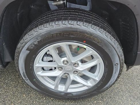 New 2025 Jeep Grand Cherokee L Laredo w/ Luxury Tech Group I image 19