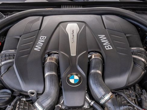 Used 2019 BMW 750i w/ Executive Package RWD image 36