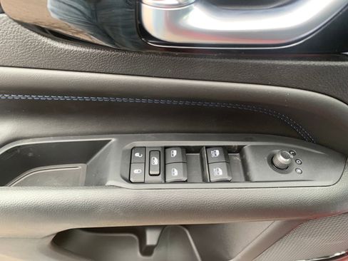 New 2026 Jeep Compass Latitude image 13