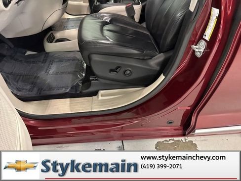 Used 2018 Chrysler Pacifica Touring-L image 5