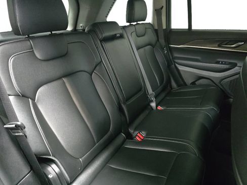 Used 2023 Jeep Grand Cherokee Limited AWD/4WD image 19