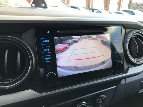 Used 2019 Toyota Tacoma TRD Off-Road image 22