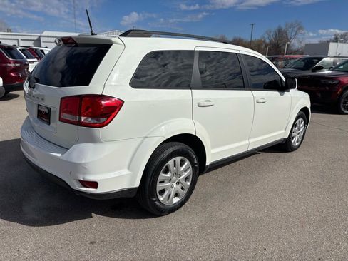 Used 2019 Dodge Journey SE image 4