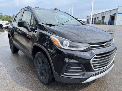 Used 2018 Chevrolet Trax LT w/ Sun & Sound Package AWD/4WD image 5