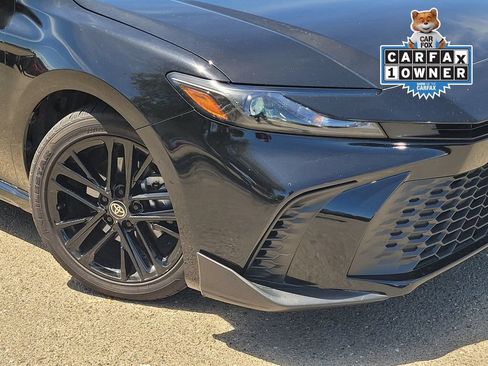 Used 2025 Toyota Camry SE FWD image 9