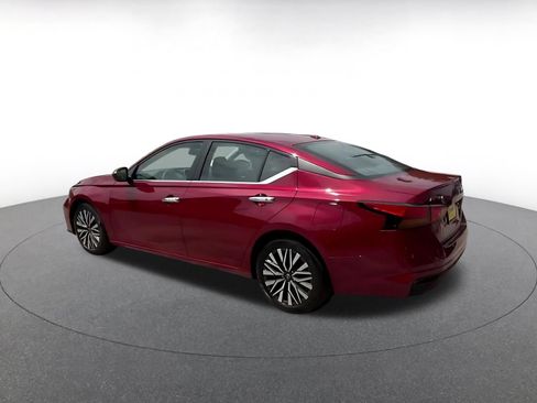 Used 2025 Nissan Altima 2.5 SV FWD image 9