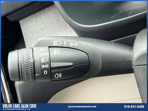 Used 2023 Volvo XC40 B5 Plus w/ Climate Package image 22