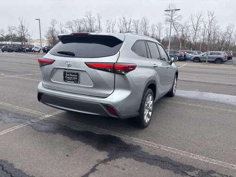 Used 2021 Toyota Highlander Limited image 17