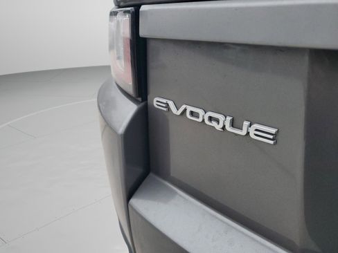 Used 2017 Land Rover Range Rover Evoque SE image 9