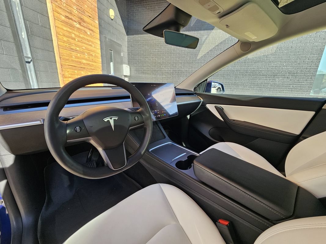 Used 2022 Tesla Model Y Long Range AWD/4WD image 16