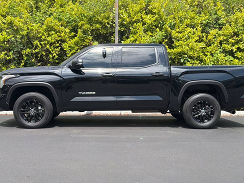 Used 2024 Toyota Tundra SR5 w/ SR5 Convenience Package AWD/4WD image 7