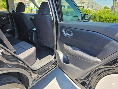 Used 2025 Nissan Rogue SV AWD/4WD image 26