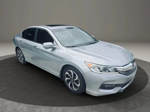 Used 2017 Honda Accord EX-L image 7