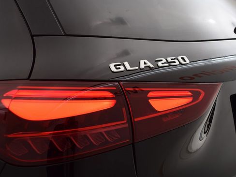 Certified 2025 Mercedes-Benz GLA 250 image 12