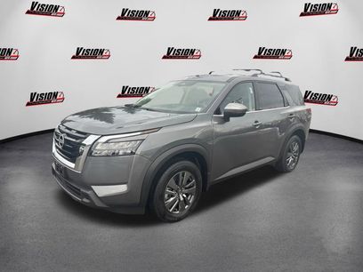New 2025 Nissan Pathfinder SV w/ SV Premium Package