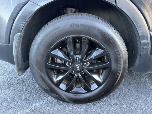 Used 2018 Kia Sorento LX image 17