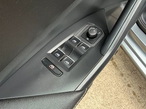 Certified 2024 Volkswagen Jetta SE FWD image 21