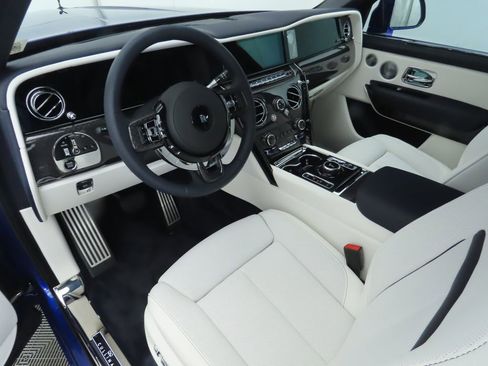 New 2026 Rolls-Royce Cullinan Black Badge image 9