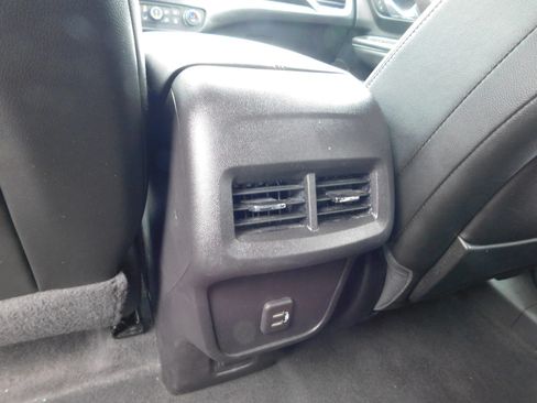 Used 2024 GMC Terrain SLT AWD/4WD image 12