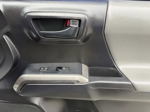 Used 2020 Toyota Tacoma SR5 image 31